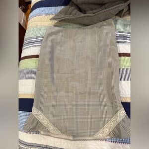 Vintage low waisted mid length Hepburn skirt